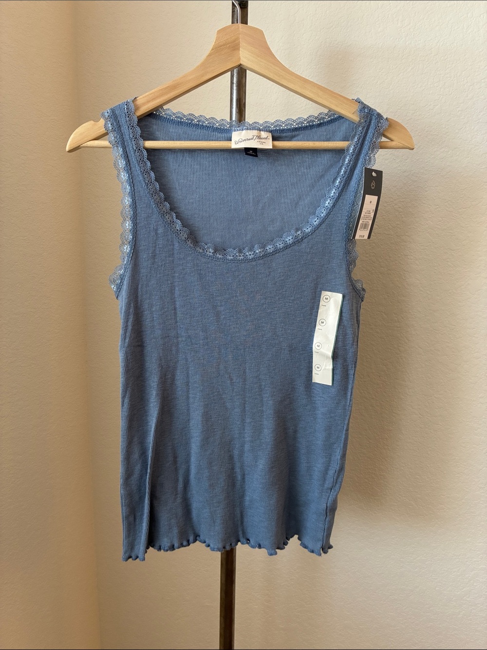Universal Thread sz M Rib Lace Tank Top New With Tags Lettuce Edge Feminine